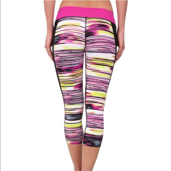 NIKE Solar Wind Hydro Fuchsia Flash Black Capri Size XL Workout Gym Yoga Pants - Picture 9 of 13